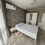 Seaview Flat With Pool & Parking Апартамент Варна