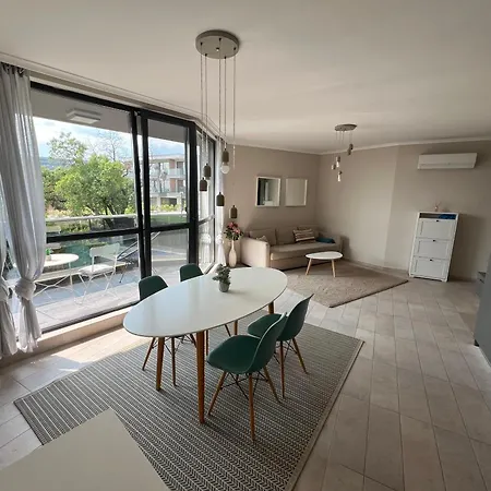 Апартамент Seaview Flat With Pool & Parking Варна
