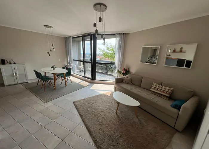 Seaview Flat With Pool & Parking Варна