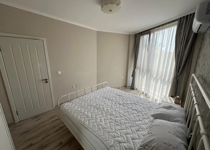 Seaview Flat With Pool & Parking Варна