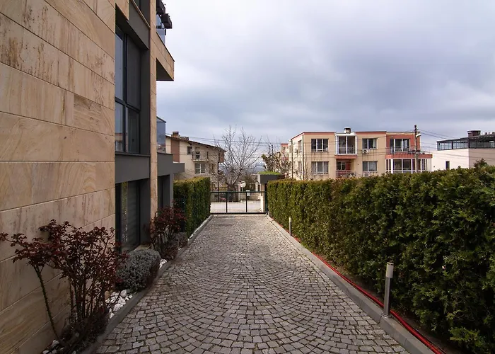 Апартамент Seaview Flat With Pool & Parking *