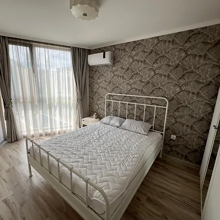 Seaview Flat With Pool & Parking * Varna