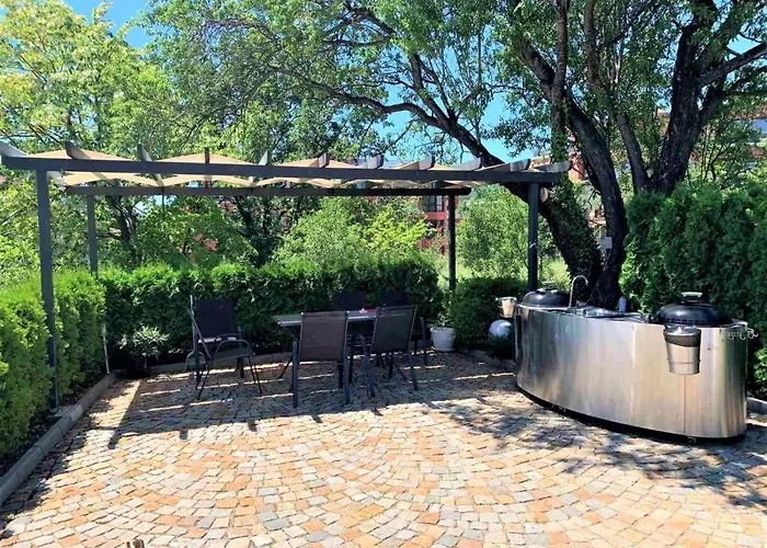 Seaview Flat With Pool & Parking