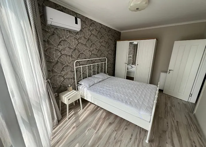 Seaview Flat With Pool & Parking Apartment Varna